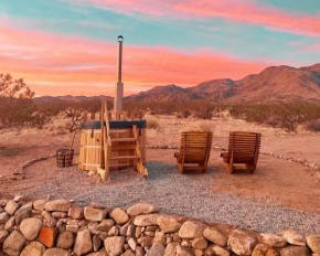 1 Minute To Joshua Tree National Park, Hot Tub, Stars, Private - The WKNDR, Twentynine Palms